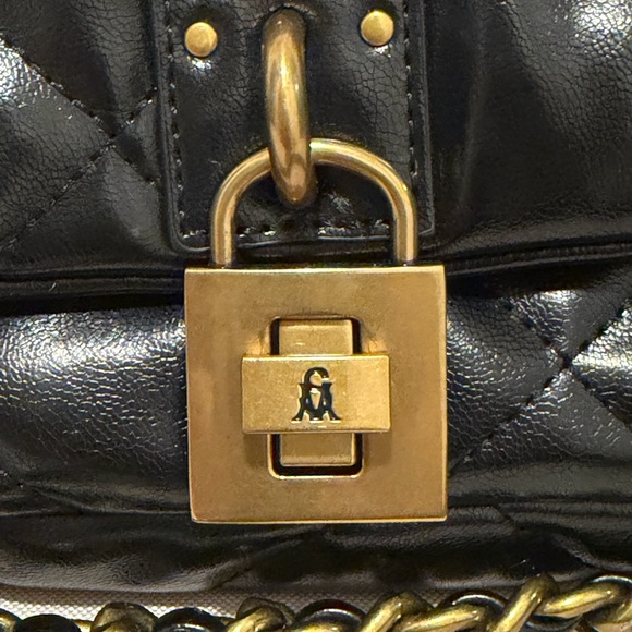 Steve Madden Black Quilted Bag with Gold Chain - Picture 3 of 8